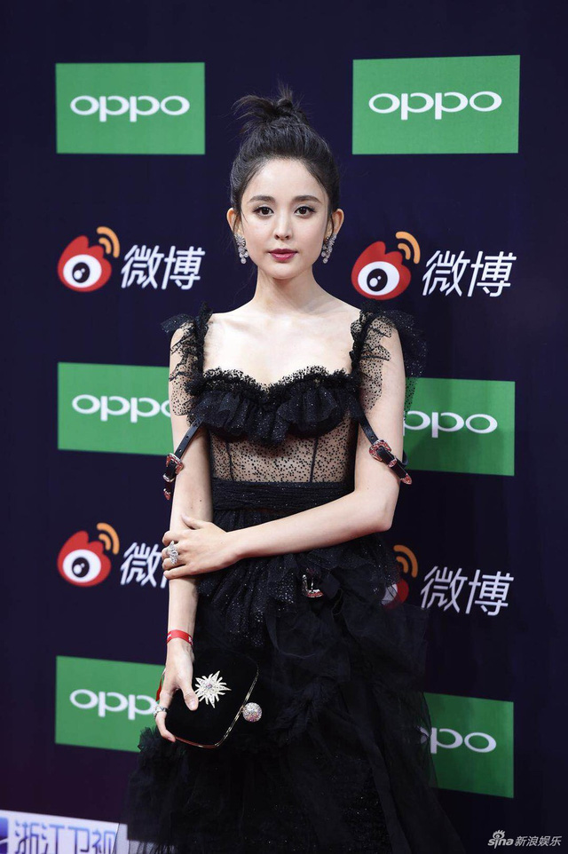 Angelababy lấn át dàn mỹ nhân trên thảm đỏ Đêm hội Weibo 2018 - Ảnh 6.