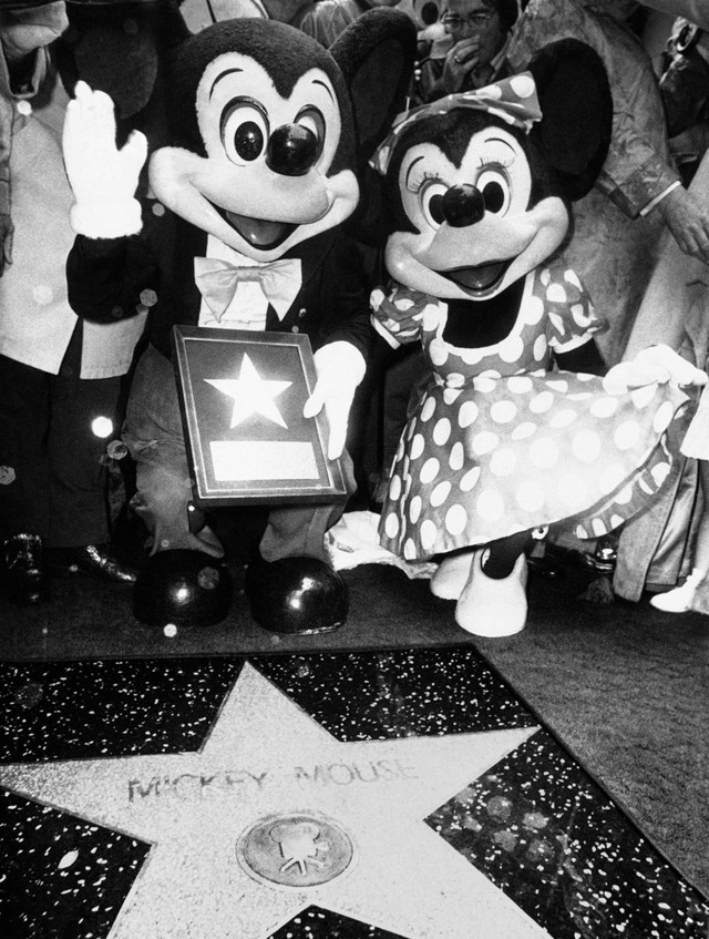 Chuột Minnie được vinh danh trên Đại lộ Danh Vọng - Ảnh 1.