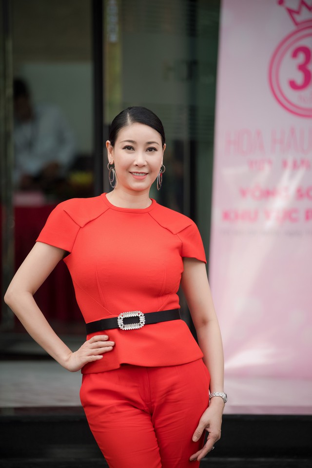 Lộ diện Hoa hậu thứ ba làm giám khảo Hoa hậu Việt Nam 2018 - Ảnh 2.