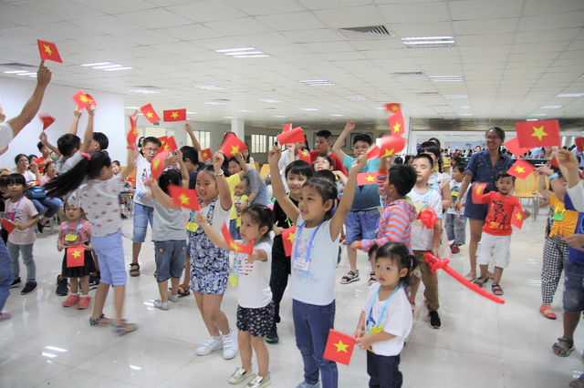 Vui hè 2018, bé cùng khám phá siêu nhà máy sữa của Vinamilk - Ảnh 8.