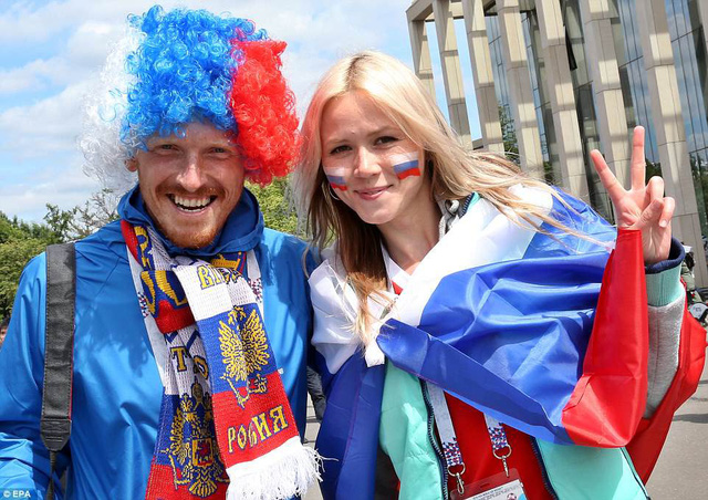 CĐV Nga xinh đẹp trong trang phục truyền thống đón FIFA World Cup™ 2018 - Ảnh 8.