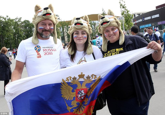 CĐV Nga xinh đẹp trong trang phục truyền thống đón FIFA World Cup™ 2018 - Ảnh 5.
