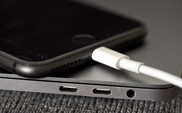 Người dùng tố bản cập nhật iOS 11.4 khiến iPhone hao pin nhanh - Ảnh 1.