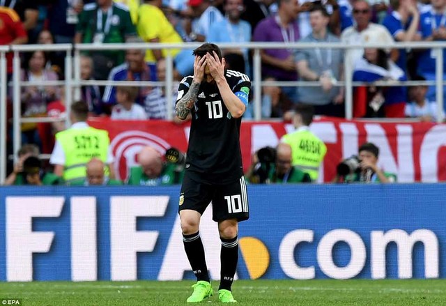 Bất lực trước Iceland, Messi buồn như thể mất cúp vô địch FIFA World Cup™ 2018 - Ảnh 6.