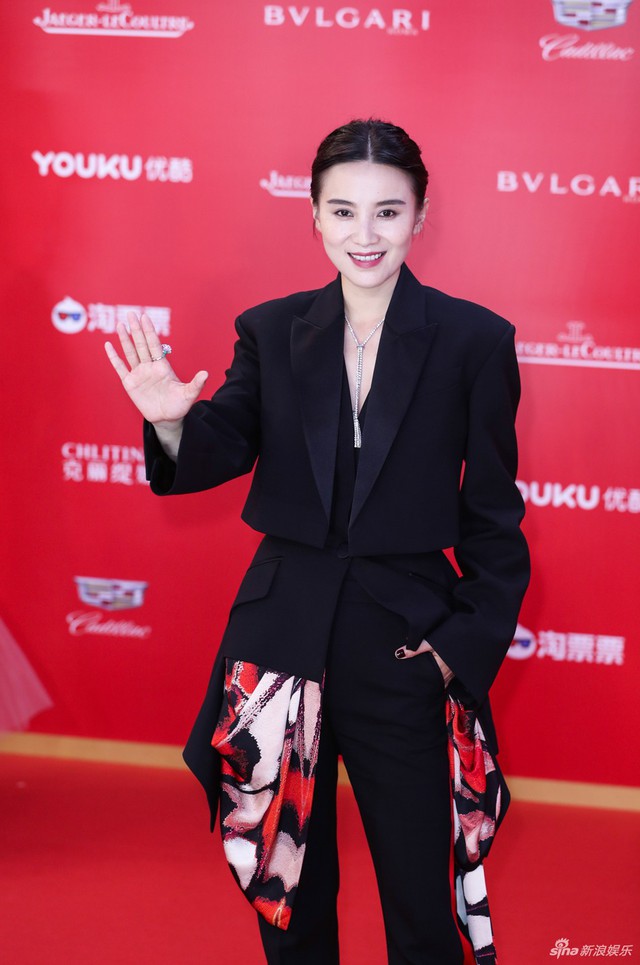 Dàn mỹ nhân muôn sắc đổ bộ thảm đỏ Liên hoan phim quốc tế Thượng Hải - Ảnh 3.