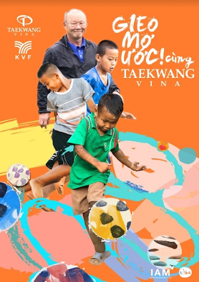 HLV Park Han Seo “gieo ước mơ” bóng đá cho trẻ em nghèo - Ảnh 1.