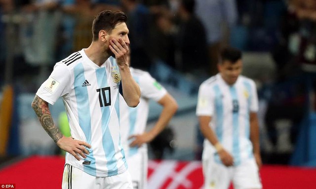 Messi ngao ngán nhìn đồng đội phá game - Ảnh 6.