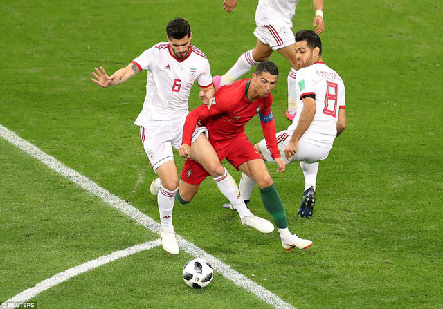 Quả penalty hỏng ăn của Ronaldo bất ngờ lập kỷ lục FIFA World Cup™ - Ảnh 1.