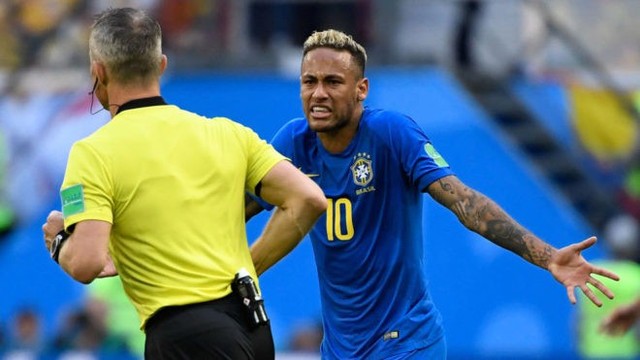 World Cup 2018: Những ngôi sao nào có nguy cơ bị treo giò ở vòng knock-out? - Ảnh 2.