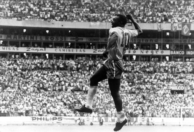 Sau 60 năm, mới có cầu thủ Brazil tái hiện được kỳ tích của Vua bóng đá Pele - Ảnh 2.