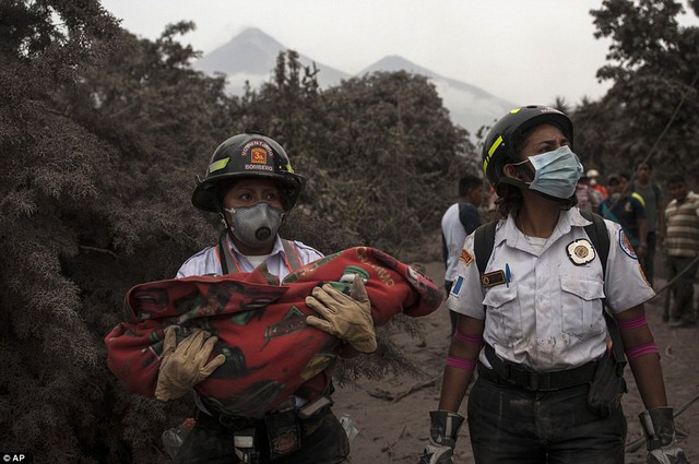 Núi lửa Guatemala phun trào: 52 nạn nhân chưa được xác định danh tính - Ảnh 6.