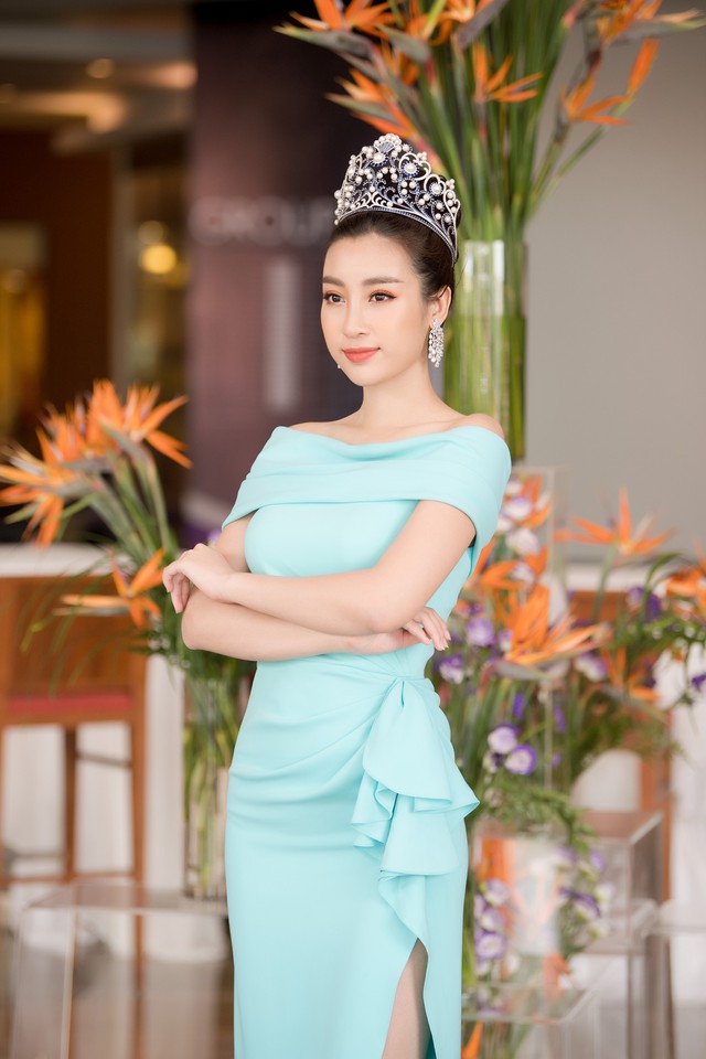 Dàn Hoa hậu, Á hậu hội ngộ khoe sắc ở buổi họp báo Hoa hậu Việt Nam 2018 - Ảnh 1.