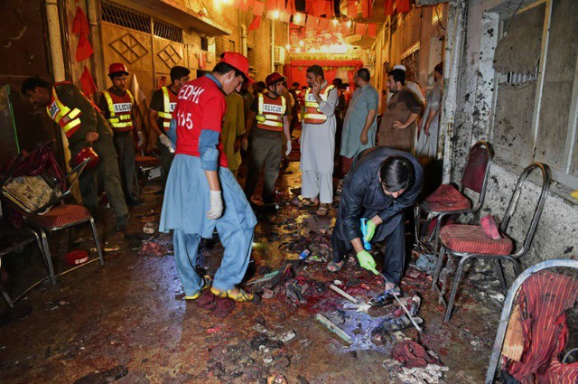 Đánh bom liều chết tại Pakistan, ít nhất 12 người thiệt mạng - Ảnh 1.