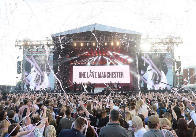 Ariana Grande trải lòng về vụ đánh bom trong buổi biểu diễn tại Manchester - Ảnh 2.
