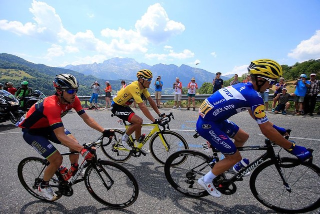 Julian Alaphilippe về nhất chặng 10 giải Tour de France - Ảnh 1.