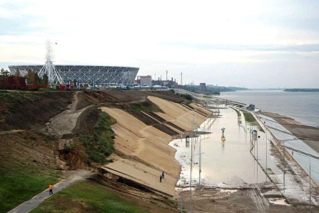 Nga: Sân vận động mới xây đã hỏng ngay sau World Cup - Ảnh 3.