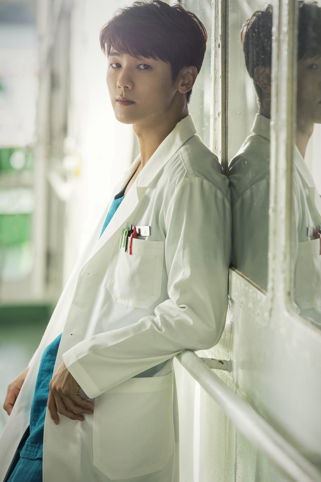 Ha Ji Won tái ngộ khán giả Việt qua phim mới Con tàu y đức - Ảnh 2.