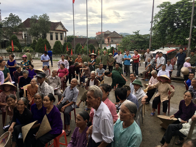 Khám bệnh, phát thuốc miễn phí cho 500 người dân tại Hà Tĩnh - Ảnh 1.