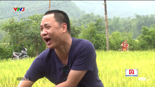 Bố ơi! Mình đi đâu thế?: Nguyễn Hải Phong hốt hoảng vì... mò phải ếch - Ảnh 1.