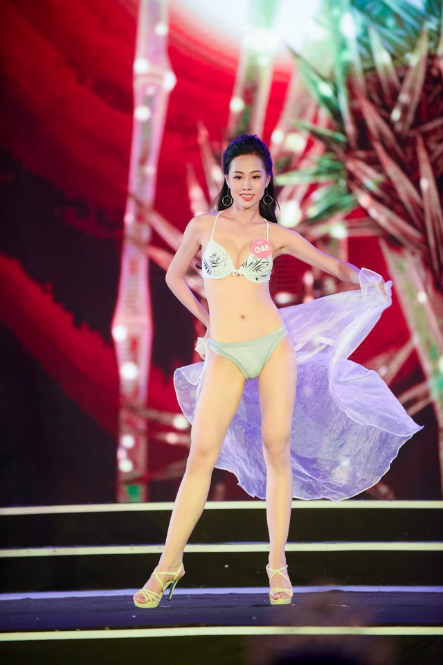 Bỏng mắt với phần trình diễn bikini tại Chung khảo phía Bắc Hoa hậu Việt Nam 2018 - Ảnh 4.