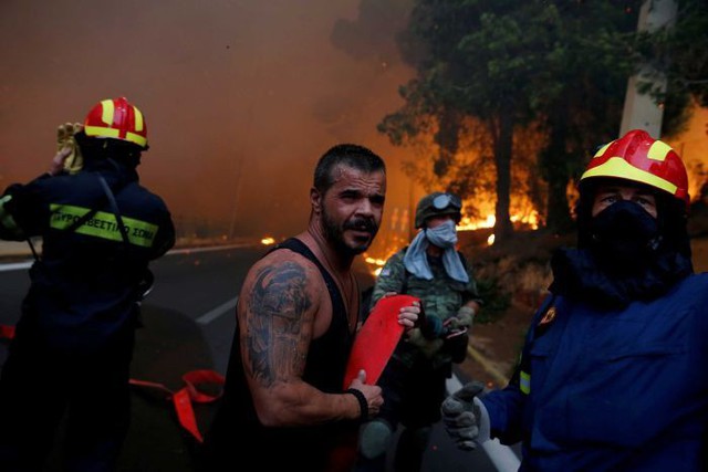 Cháy rừng ở Hy Lạp, ít nhất 124 người thương vong - Ảnh 9.