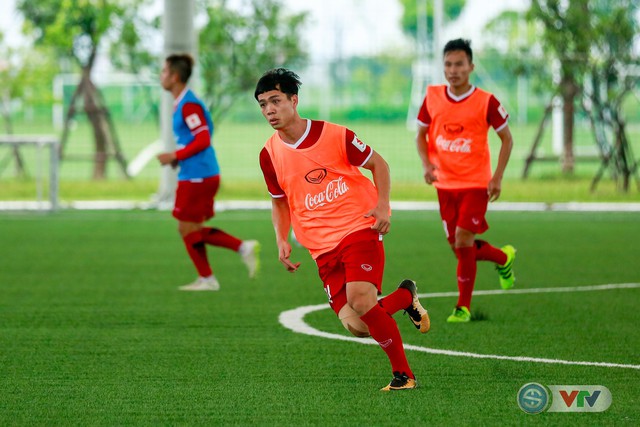 Trời mưa lớn, ĐT U23 Việt Nam vẫn thoải mái tập luyện - Ảnh 11.