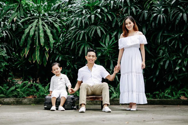 Vợ chồng Khánh Thi - Phan Hiển khoe ảnh hạnh phúc bên hai con - Ảnh 11.