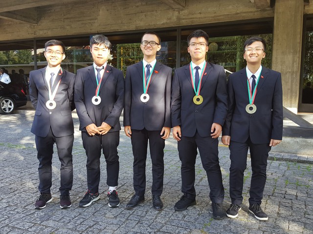 5/5 thí sinh Việt Nam giành huy chương tại Olympic Vật lí quốc tế 2018 - Ảnh 2.