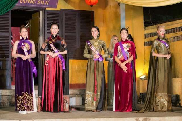 Người đẹp Philippines trình diễn áo dài đẹp nhất tại Hội An - Ảnh 1.
