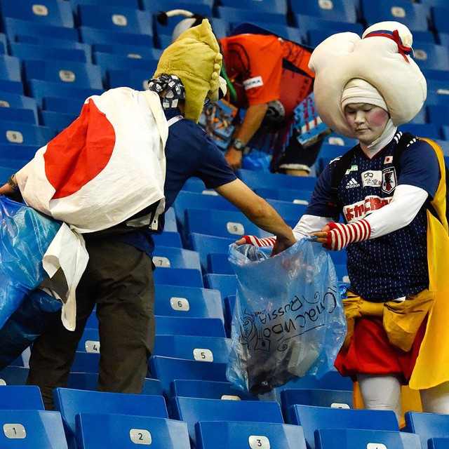 Cầu thủ Nhật Bản dọn dẹp sạch bóng phòng thay đồ sau trận thua Bỉ - Ảnh 4.