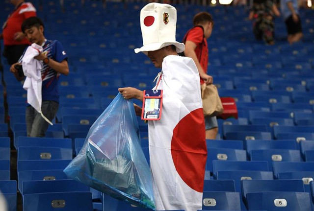 Cầu thủ Nhật Bản dọn dẹp sạch bóng phòng thay đồ sau trận thua Bỉ - Ảnh 5.