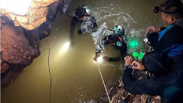 Chân dung hai thợ lặn người Anh tìm thấy đội bóng Thái Lan mắc kẹt trong hang động - Ảnh 2.