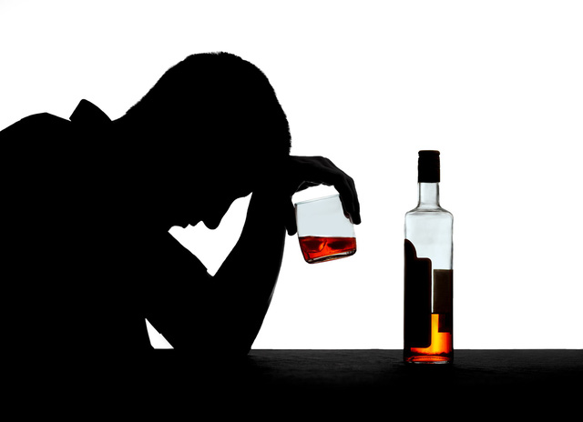 Tại sao bỏ uống rượu có thể gây nguy hiểm chết người - Ảnh 2.