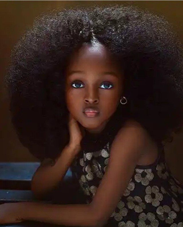 Mới 5 tuổi, bé gái Nigeria được mệnh danh là cô gái xinh đẹp nhất thế giới - Ảnh 1.