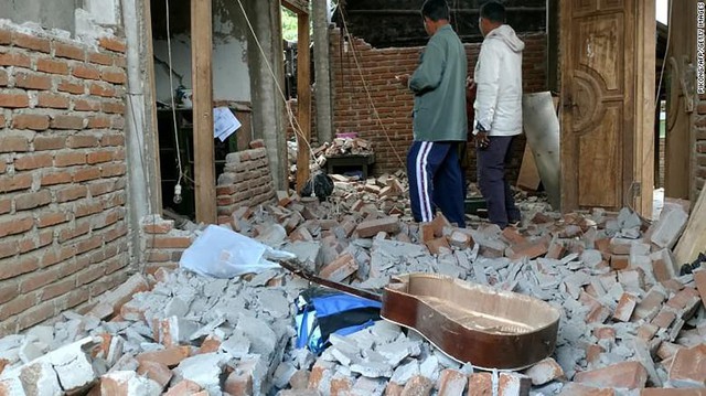 Động đất 6,4 richter tại Indonesia, hiện vẫn còn 560 người mắc kẹt - Ảnh 3.