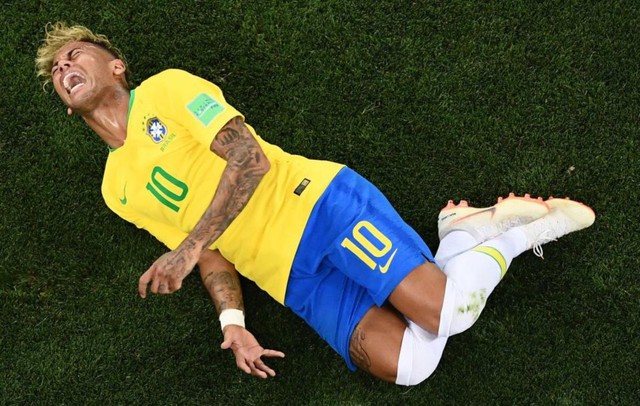 Chết cười với video chế pha ăn vạ của Neymar - Ảnh 2.