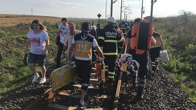 Thổ Nhĩ Kỳ: Tàu hỏa trật đường ray, hơn 80 người thương vong - Ảnh 2.