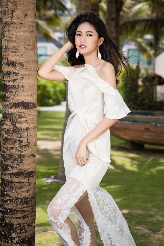 Top 3 Hoa hậu Việt Nam 2016 đẹp thướt tha giữa biển trời Đà Nẵng - Ảnh 3.