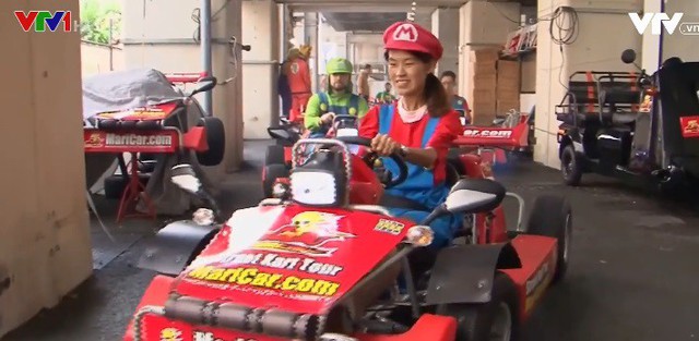 Nhật Bản: Tham quan thành phố bằng xe đua - Ảnh 1.