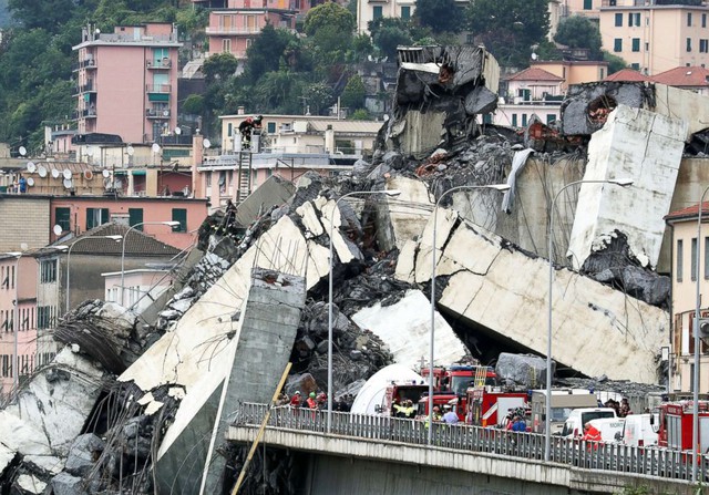 Vụ sập cầu ở Italy: Số người thiệt mạng lên tới 35 - Ảnh 2.