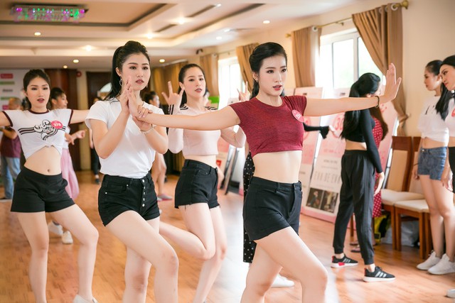 44 thí sinh Chung kết Hoa hậu Việt Nam 2018 khoe vẻ khỏe khoắn - Ảnh 2.