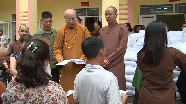 Trung ương Giáo hội Phật giáo Việt Nam ủng hộ, giúp đỡ đồng bào vùng lũ tỉnh Yên Bái - Ảnh 6.