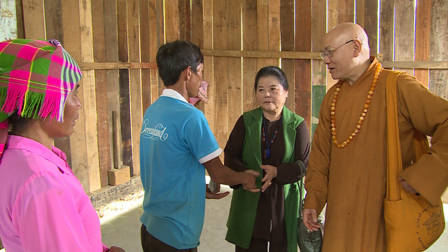 Trung ương Giáo hội Phật giáo Việt Nam ủng hộ, giúp đỡ đồng bào vùng lũ tỉnh Yên Bái - Ảnh 9.