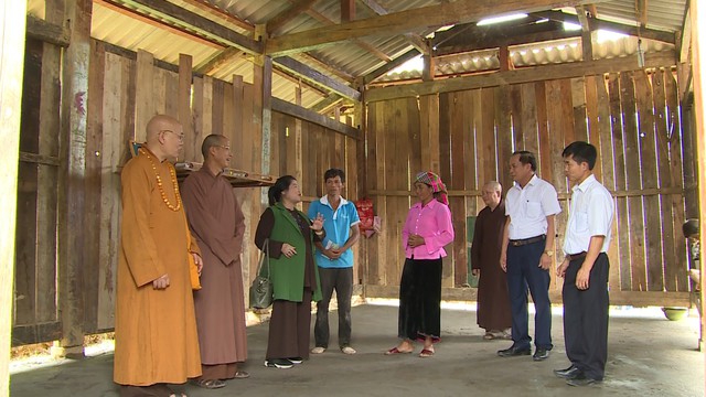Trung ương Giáo hội Phật giáo Việt Nam ủng hộ, giúp đỡ đồng bào vùng lũ tỉnh Yên Bái - Ảnh 11.