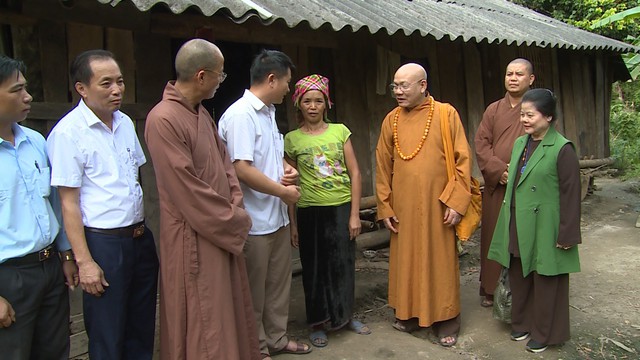 Trung ương Giáo hội Phật giáo Việt Nam ủng hộ, giúp đỡ đồng bào vùng lũ tỉnh Yên Bái - Ảnh 13.