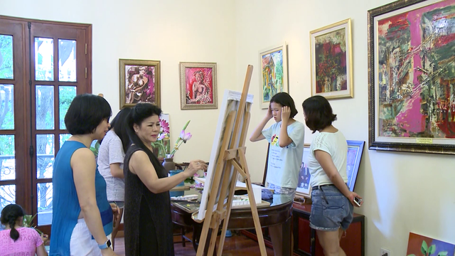 Có gì bên trong lớp học vẽ đặc biệt của họa sĩ Văn Dương Thành? - Ảnh 1.