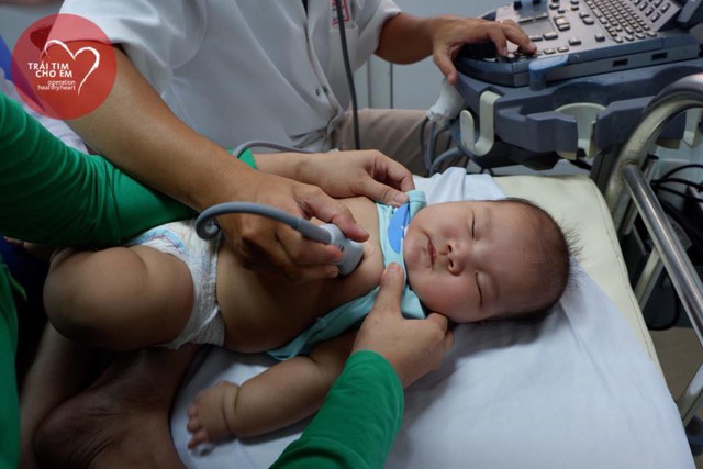 Khám sàng lọc tim bẩm sinh miễn phí cho 2.300 em tại tỉnh Quảng Nam - Ảnh 3.