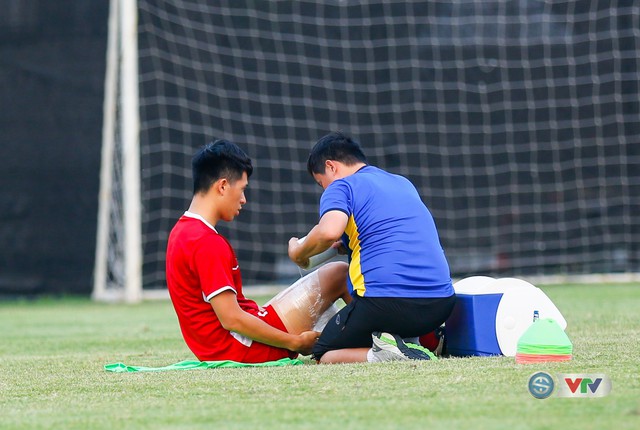 ASIAD 2018: Đình Trọng gặp chấn thương, phải tập riêng trước trận gặp Olympic Bahrain - Ảnh 2.