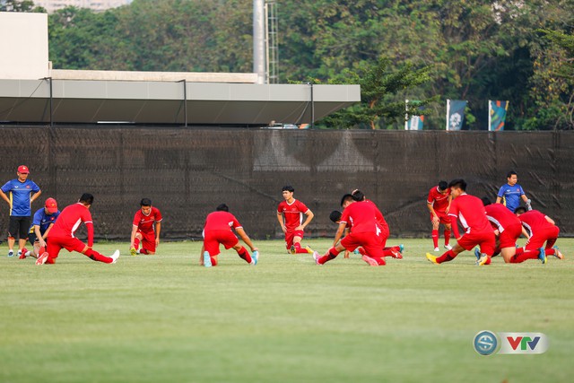 ẢNH: Olympic Việt Nam tập luyện, sẵn sàng đấu Olympic Bahrain - Ảnh 3.