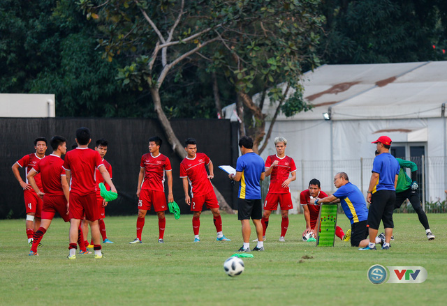 ẢNH: Olympic Việt Nam tập luyện, sẵn sàng đấu Olympic Bahrain - Ảnh 17.